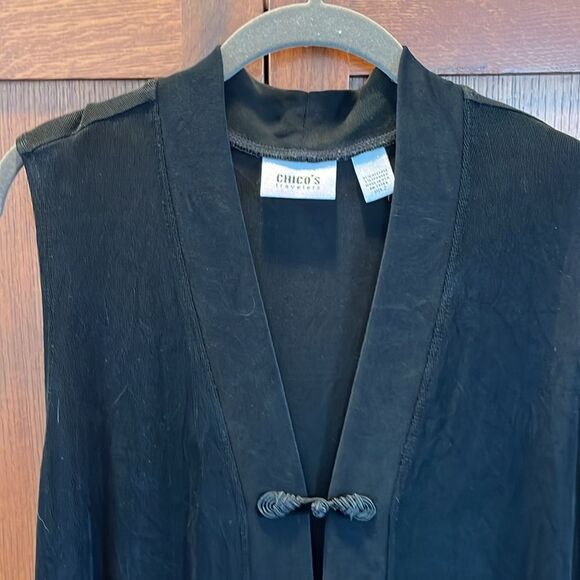 Chico's Traveler's 3 unique button Vest dress up or down size 2 or 12-14 - Picture 3 of 8